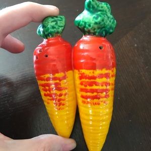 Vintage carrot salt and pepper shakers
